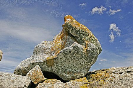 法国北部布列塔尼 特里维尼翁角形式管理石头邪能者蓝天图片