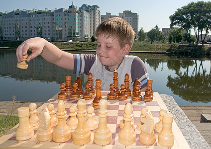 男孩象棋男孩们骑士追求爱好娱乐幸福竞赛国王乐趣闲暇图片