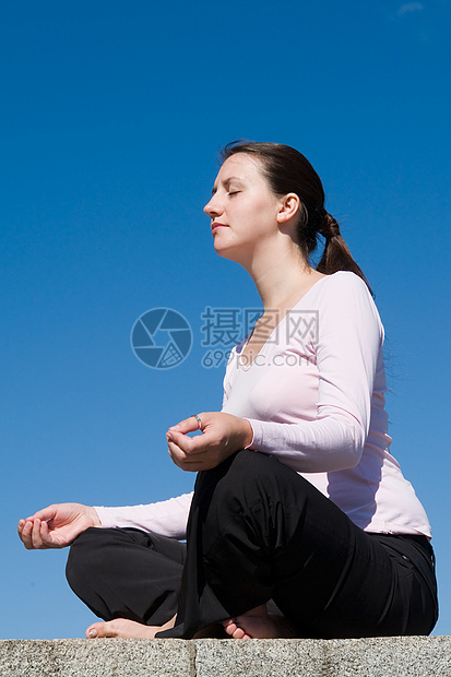 冥想卫生微笑蓝色宗教场景身体成人运动女性瑜伽图片