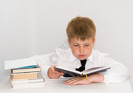 家庭作业铅笔学习家庭作业童年智慧孩子们教学男孩们课堂白色图片