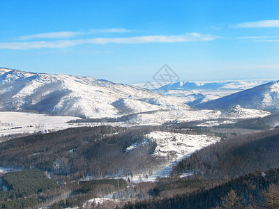 冬季风景爬坡岩石天际游客山峰季节土地国家荒野旅行图片