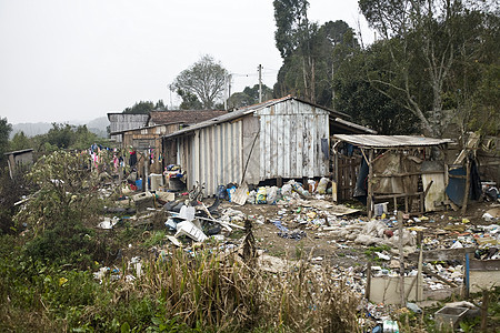 棚城垃圾小屋废料房子贫困木头图片