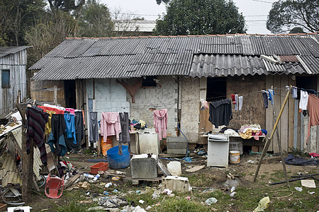 棚城房子垃圾小屋贫困木头废料图片