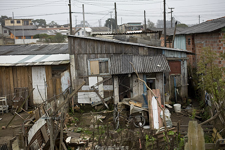 棚城贫困房子废料木头小屋垃圾图片