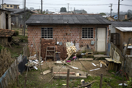 棚城木头废料房子小屋贫困垃圾图片