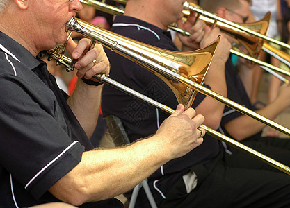 街头小号管弦乐团流行音乐会大号人类乐器铜管金子音符音乐会音乐旋律图片