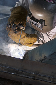 焊焊工人生产金属男人工作烧伤劳动安全火炬焊机面具图片