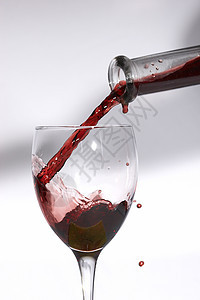酿酒生活器皿红色流动酒精白色玻璃宏观口渴派对背景图片