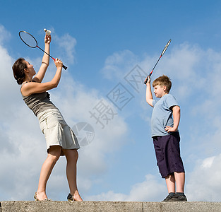 羽毛球乐趣网球行动控制闲暇球拍女性衣服男生肩膀图片