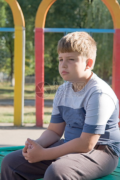 悲伤的面容眼睛儿子男生生活焦虑孩子们幼儿园男孩们孤独忧郁图片