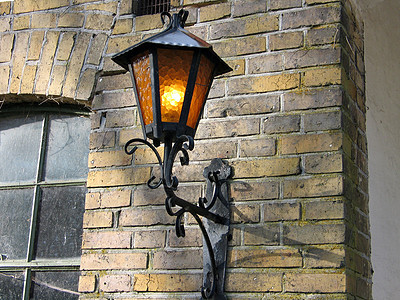 旧街灯灯光风格浪漫建筑学城市胡同灯泡砖块古董建筑物背景图片