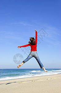 夏间时间海滩自由跑步活动女孩们女性海洋身体天空喜悦图片