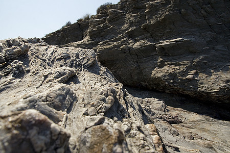 在地中海沿岸的岩石上海滩废墟支撑陷阱利润石头喘息假期图片