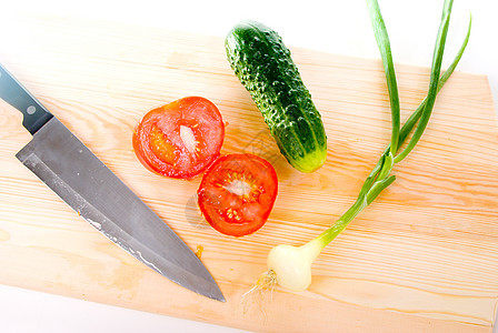刀子和新鲜蔬菜红色黄瓜维生素沙拉食物午餐营养小吃饮食美食图片