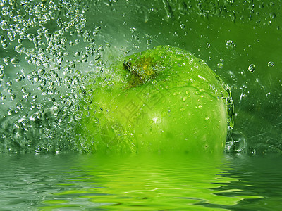 苹果喷出波纹水果蓝色液体健康气泡卫生飞溅饮食背景图片