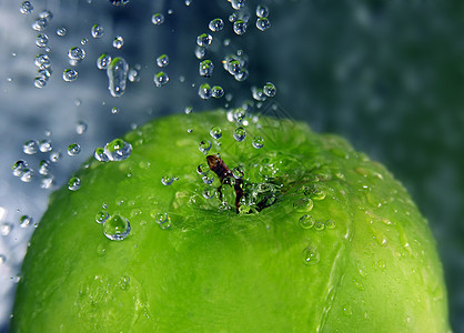 苹果喷出液体卫生飞溅气泡水果健康蓝色波纹饮食图片