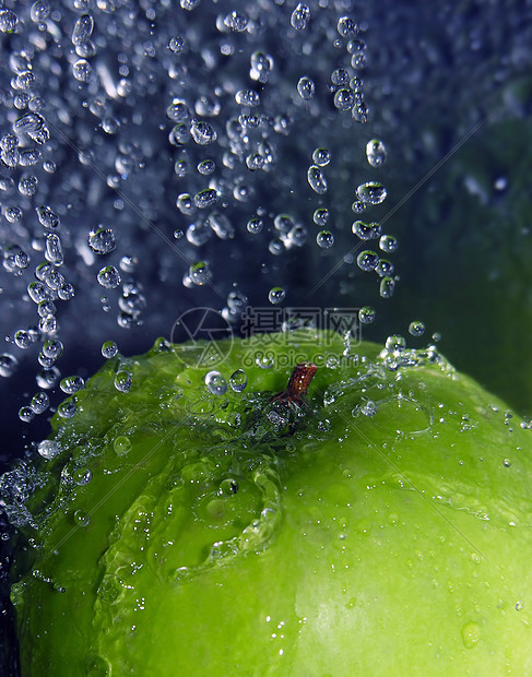 正在刷新苹果气泡水果飞溅波纹饮食卫生液体蓝色健康图片