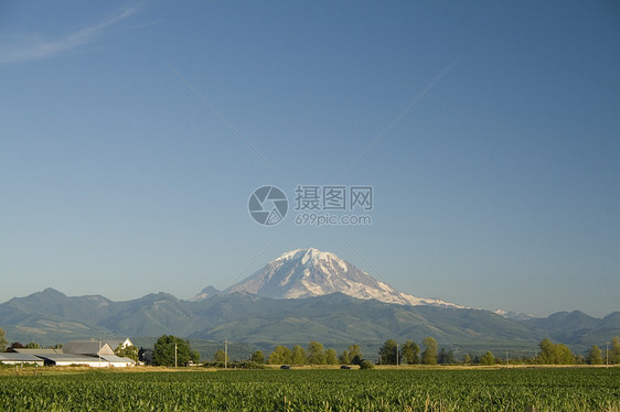 莱尼尔山和康菲尔德图片