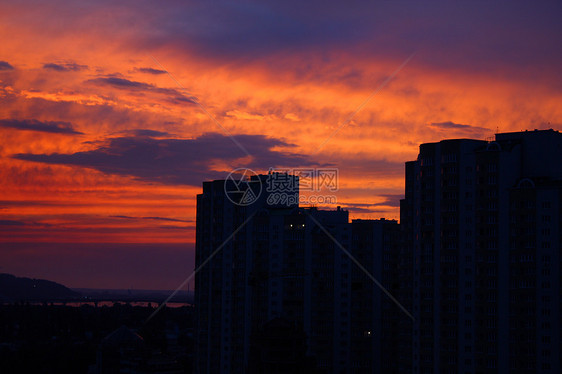 夜钟气氛日落城市橙子黑色紫色蓝色天空剪影天气图片