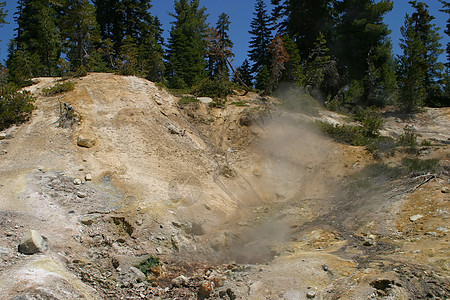 拉森蒸汽火山环境森林树木松树荒野公园旅行弹簧图片