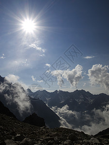 太阳和山岳运动旅行顶峰土地星星山脉岩石冰川石头天空图片