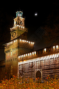 夜间中世纪城堡意大利米兰图片