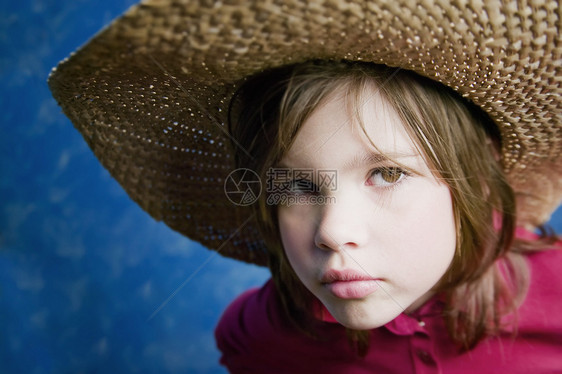 戴草帽的小女孩牛仔魅力眼睛嘴唇孩子戏服稻草帽子青年化妆品图片