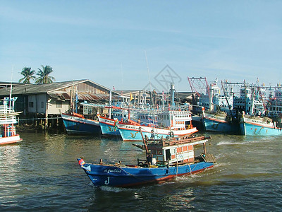 泰国渔船船商业航海工业船体渔业码头图片