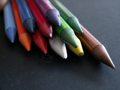 彩色铅笔橙子黄色艺术绿色绘画棕色白色浅蓝色红色紫色图片