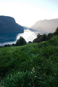 晚上好 Fjord 视图陈词滥调日落天空运河力量峡湾游客卡片橙子旅行图片