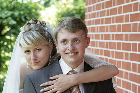 快乐的新婚夫妇妻子丈夫家庭喜悦微笑燕尾服庆典异性婚礼幸福图片