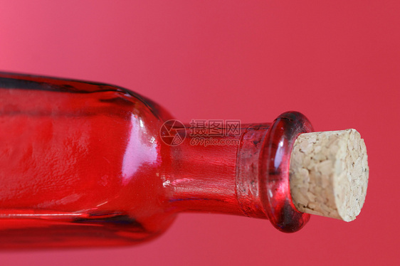 红瓶装烹饪香水折射插头密封脖子红色软木玻璃厨房图片