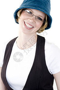 华丽的金色模特女性眼镜魅力短发亲热帽子人类白色微笑图片