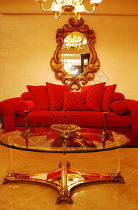 带有红色沙发的客厅地面装饰镜子颜色家居家具风格大厦奢华家庭生活图片