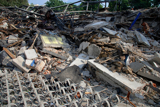 波兰Wroclaw的破坏品仓库Rondo回旋曲老店废料毁灭性画廊废墟图片