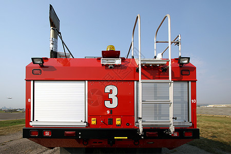 3个部门燃烧灾难旅行生活车辆斗争飞机场软管消防队员图片