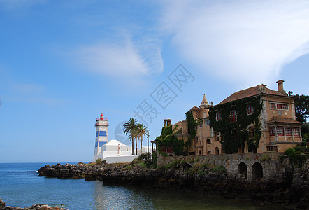 Cascais的灯塔波浪土地岩石海洋旅行石头海岸海滩天空导航图片