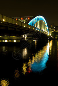 夜桥反射金属建筑学照明图片