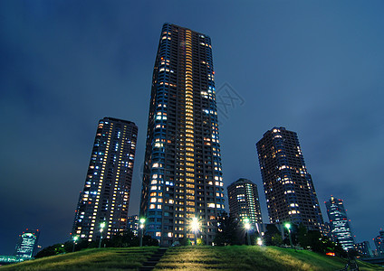 夜间摩天大楼景观蓝色天际水平金属照明城市建筑学图片