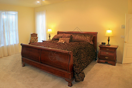 主卧室家具桌子住宅羽绒被枕头财产展示奢华房间雪橇图片