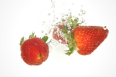 草莓喷洒果汁飞溅水果气泡红色图片