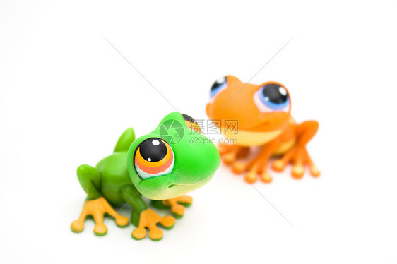 两个青蛙玩具绿色白色眼睛爬虫塑料爬行动物好奇心橙子图片