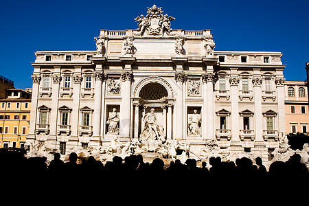 罗马的特雷维不老泉大理石蓝色海马雕像国家旅行遗产地标阳光建筑图片