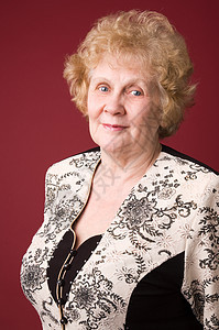 快乐的老年妇女幸福黑色成人女士女性金发微笑祖母头发退休图片