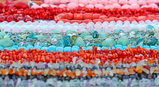 珊瑚玉不同的珠子女士绿色装饰石英蓝色珊瑚石头红色宝石风格背景