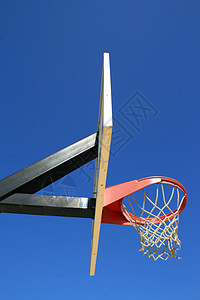篮球网和后板篮板金属晴天红色游戏竞赛蓝色法庭戒指天空图片