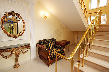 美丽的楼梯房间设计师建筑学家具硬木桌子纺织品茶几装饰商业图片