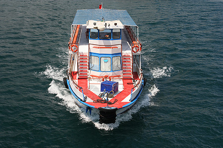 海上步行跑步活力旅游运输海浪速度船体甲板假期游艇图片