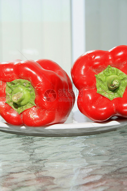 红铃辣椒白色红色资源盘子拼盘沙拉蔬菜收成食物制品图片