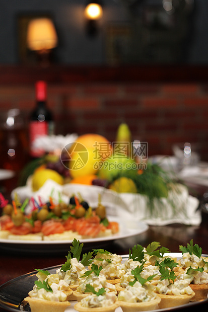 奖牌表格庆典银器派对水果茶点盘子服务蔬菜勺子午餐图片